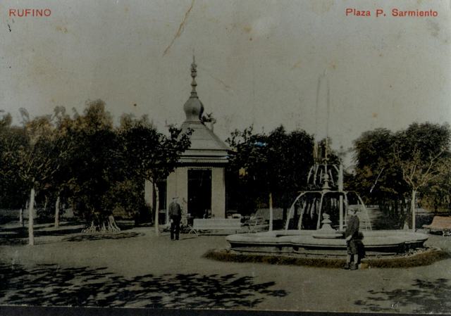 Postal de la plaza Sarmiento